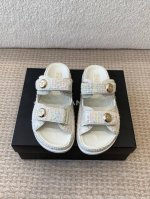 CHANEL 25ss 春夏沙滩拖鞋 凉鞋 系列 香奈儿 国内国外专柜断货王，找遍国内专柜心心念念终于到手第一眼开箱看到实物让我太惊讶了，太喜欢了呼吁闺蜜们组团