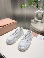 出厂价pp单鞋 拖鞋 缪缪2025春夏走秀饼干鞋 厚底运动鞋 简约的运动板鞋设计 极具辨识度的鞋舌 打造佛系甜美的休闲风~~上脚气场十足随意搭配 长裙 短裙 短