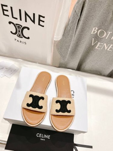 高版本出厂 Celine*塞琳2025春夏新款凯旋门Logo凉拖鞋 高级感十足 网红Ins种草神器、非常复古风、气场十足单品、设计风格非常新颖、高档且非常舒适.