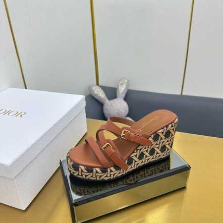 出厂价pp Dior Chrono迪奥 高版本新款凉鞋. 简约超级百搭. 上脚完美奢华可任意搭配春夏服饰. 脚感更是舒适！ 材质原版完美复刻. 原版拆解开模. - 点击图像关闭