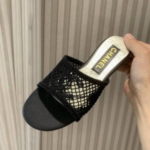 chanel 小香 25Ss 春夏新品度假 懒人拖鞋 小香的一款全新设计 简约百搭上脚超级美的 怎么看都超美 鞋面：采用特殊编织 大底：意大利真皮大底 Size