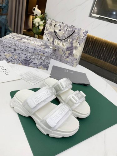 出厂价P Dior迪奥高版本拖鞋， 新品经典款代购级别品质国外专柜爆款厚底凉鞋 鞋面内里：原版定制特殊电绣材料， 鞋底：原版开模1.1 轻便 底厚：后跟5C