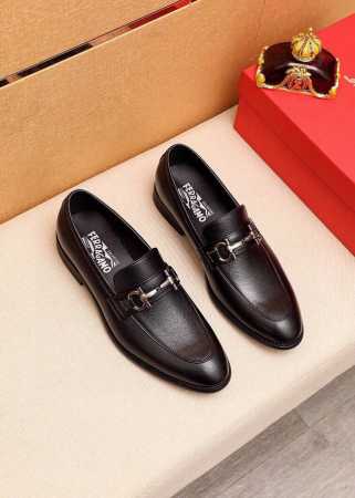商品商标 Ferragamo 菲拉格慕 休闲皮鞋 正码码数: 39-44 38.45.46订制 商品材料 精选 进口荔枝纹小牛皮鞋面+经典五金扣 进口猪皮内里 - 点击图像关闭