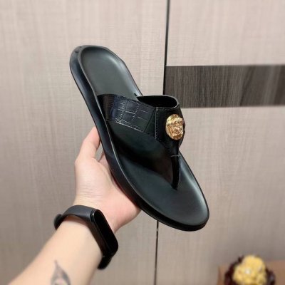 拖鞋: 新款: 厂价 范思* 高版本 系列拖鞋顶级代购男士 专柜同步发售，意大利进口原版精选牛皮，做工考究， ，鞋底： 超舒适 原厂特供原版底，独家双层活动成型