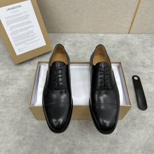 j.M.Westo*N 威士-顿 法国顶级皮鞋品牌 威士-顿皮鞋品牌起源于1891年在法国成立以来已有100多年的历史，其超过百年的纯手工制造男鞋 J.M.We