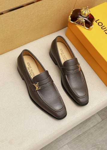 商品商标：LOUIS VUITTON 路易威登 休闲皮鞋 正码码数: 38-44 45.46订制 商品材料：精选 进口头层荔枝纹牛皮鞋面+奢华五金扣，进口头层牛
