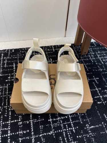 东莞代购级 ugg 25Ss 厚底 凉鞋 可调节鞋面束带 设计方便穿脱双层高密度泡棉鞋内底 耐磨中底以及Eva外底再生聚酯纤维滚边 舒适厚底 轻巧不厚重 经典金