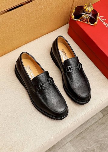 商品商标 Ferragamo 菲拉格慕 休闲皮鞋 正码码数: 38-44 45订制 商品材料 精选 进口荔枝纹牛皮鞋面+经典五金扣 进口水染牛皮内里 强烈立体视