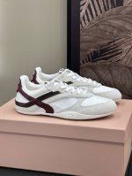 顶级品质 Miu Miu 2025春夏系列秀场新品 这双运动鞋引起关注Miu Miu 与 New Balance 合作系列无疑是近几年最成功的运动鞋单品， 本季