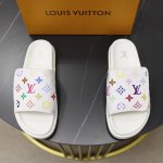 出厂价pp： 品牌：Lv路易威登 标准码：38–44 45订做 等级：官网同款 材料：原版材料设计 原版橡胶耐磨成型大底 款式类别：男士时尚凉拖鞋 尊贵奢侈品大