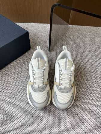 Dior 迪奥 B22系列 运动鞋 老爹鞋 这款 B22 运动鞋已成为 Dior 别具一格的经典新品 时尚而富有运动风范 采用网眼织物精心制作 科技面料，以反光 - 点击图像关闭
