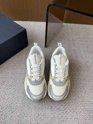 Dior 迪奥 B22系列 运动鞋 老爹鞋 这款 B22 运动鞋已成为 Dior 别具一格的经典新品 时尚而富有运动风范 采用网眼织物精心制作 科技面料，以反光