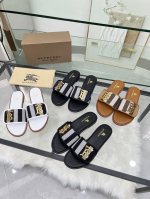 冲量价: 真皮底+40新款巴宝莉拖鞋，原版格子布简单舒适随性，35-43码