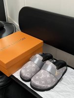 橙子出厂价 Louis Vuitton 路易威登 Lv春夏新款 仿真丝老花凉拖鞋 包头半拖 高级慵懒风 百看不厌款 时尚度拉满 细节用心感受 码数：35-40