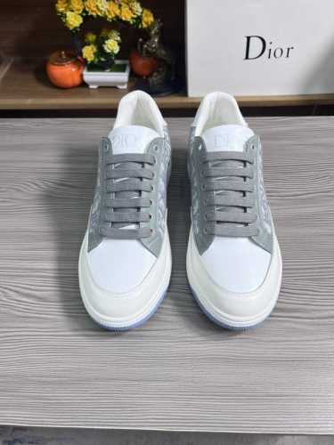 Dior -高端品质 原单 2024早春 -鞋面：Sp高级牛二层 顶级丝光立体面料 -内里：内里；高级羊皮里，垫脚；顶级牛皮 -大底：超轻精品橡胶； -超高品控
