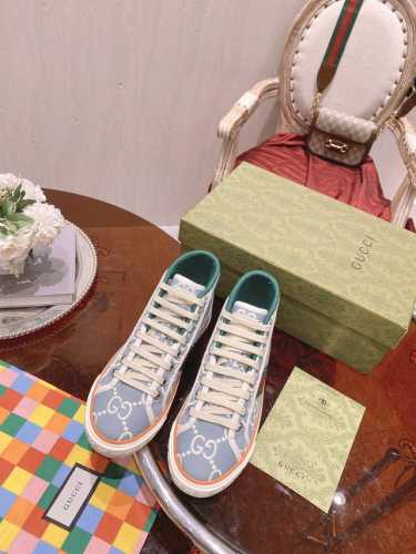 女款 男款10 蜗牛上新 Arrival Gucci tennis 1977 经典系列帆布鞋 火爆推荐款，G+1977×Disney 合系作列 GG帆布成制融品