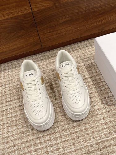 出厂价 Celine 思琳春夏季新款板鞋厚底鞋饼干鞋小白鞋 原版打造 所有材质完全对版！ 标志性 Triomphe 图案、正面系带、圆头、鞋舌垫脚饰有标志 上脚