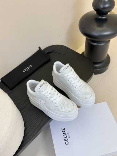 CELINE思琳赛琳 厚底 小白鞋 鞋后帮和侧面压印CELINE标志厚底面包鞋2025春夏新款 凯旋门徽标系带 简单舒服，干净利落，增高显腿细无论是单穿还是搭配
