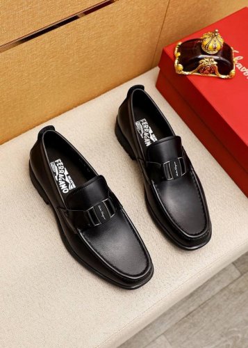 商品商标：Ferragamo 菲拉格慕 休闲皮鞋 正码码数: 38-44 45.46订制 商品材料：精选 进口小牛皮鞋面+经典五金扣，进口水染牛皮内里。强烈立体