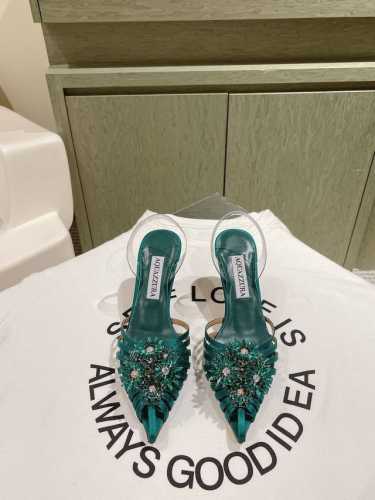 Aquazzur* 菠萝早春专柜新品仙女时装鞋系列，大量上新同步官网全系列均可定制龙年主打一个火爆，全网各大网红纷纷开秀，绝美的穿搭系列！ ★★★★★ 鞋面 烫