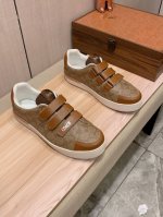 新款: 厂价 Coach 蔻驰* 最新爆款休闲鞋，顶端品牌奢侈～代购，顶级～质量。鞋面選用进口透气牛皮搭配织布材质透气羊皮垫脚 精细做工。原版个性时尚柔软橡膠耐