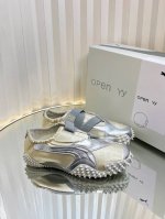 彪马 puma 的最新联名 25Vs春夏爆款系列 拼色休闲芭蕾舞鞋 这双puma Mostro power & Grace 简直是春日穿搭的 氛围感收割机 轻松