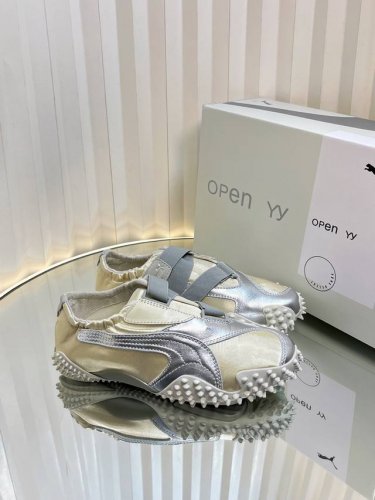 彪马 puma 的最新联名 25Vs春夏爆款系列 拼色休闲芭蕾舞鞋 这双puma Mostro power & Grace 简直是春日穿搭的 氛围感收割机 轻松
