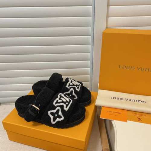 橙子出厂价 LOUIS VUITTON 路易威登 秋冬新款 LV双带金属扣加绒保暖毛毛拖鞋 内里纯皮毛一体直毛打造！超温暖的感觉，穿上仿佛踩在云朵上LV经典老花