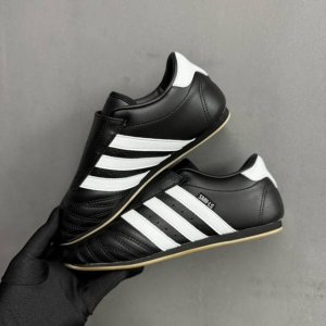 档口现货 adidas Originals Taekwondo Low White Black 跆拳道系列低帮经典复古薄底休闲运动舒适训练慢跑鞋 皮革黑白 一脚