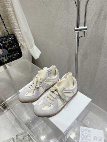 情侣款 MaisonMargiela MM6 马吉拉 情侣款针织连袜漏孔德训鞋 休闲运动鞋 原版购入开发 做货 鬼才设计师品牌，一个轻奢品牌 这一款德国训练鞋延