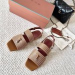拖鞋 凉鞋 代购版 Loro Piana LP Sprightly Charms系列 方头凉拖鞋 凉鞋材质：面料原版牛皮，牛皮内里及垫脚进口真皮大底码数：35-