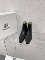猫跟 短靴 Totême 法式浪漫 极简短靴 黑色 牛皮 北欧简约设计 轻奢品牌 面料选用头层牛皮牛皮高端 舒适 内里选用牛皮内里 搭配弹力橡筋 简约设计 大底