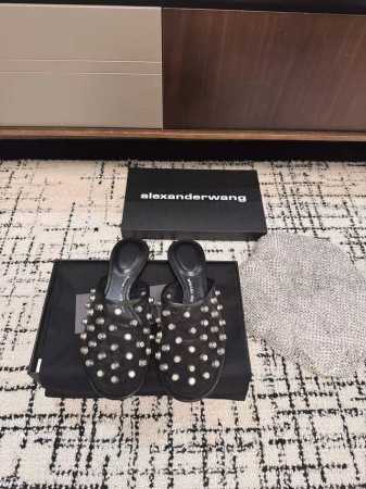 Alexander Wang 亚历山大王 2025Ss凉拖系列 火爆 拖鞋 上街穿的拖鞋 软乎乎的鞋面有点像海绵的感觉 这双真的是时髦精必备 鞋面 原版竖纹布料 - 点击图像关闭