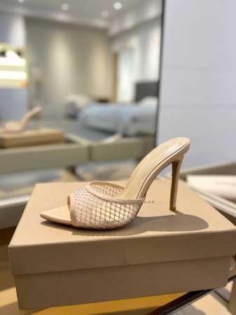 价格 {半拖网钻} 吉安维托 罗西 Gianvito Rossi Eiko Stiletto，轻松移动。这款 Gianvito Rossi 拖鞋采用配有精致的网 - 点击图像关闭