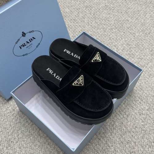 增高款350 最新系列！Prada 普拉达博肯面包鞋2025春夏新款厚底凉鞋 三角扣面包包头半拖鞋 最新走秀系列 经典升级 舒适度与时髦度并存 每个颜色搭配都好