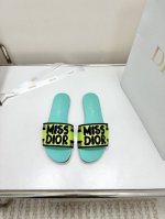 平底 中跟 代购级别！ 2024新款迪奥miss Dior 系列平底拖鞋，经典上乘美艳力作 Dior专柜最火春夏系列 兼备气质 时尚 经典耐看的设计风格 上脚效