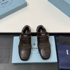 工厂价 顶级品质！Prada 25ss 普拉达走秀款复古布洛克雕花皮鞋系列25年专柜走秀款 复古感时髦满满 随意百搭 时尚休闲 独到味道 轻松驾驭 休闲时髦 两
