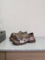 Balenciaga 巴黎世家 25ss早春新款 一脚蹬 大头鞋顶级版本原版开发 极致轻量化！众多国内外一线潮流明星上脚加持！时髦又兼具舒适感，上脚还很显白！夏