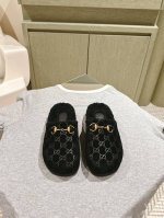 GUCCI古驰秋冬新款羊毛运动半拖 鞋面麂皮压印迷你 老花logo，拼接小牛皮，细节丰富，精致高级 皮毛一体羔羊毛，软软糯糯超舒服 原版开模胶天然橡胶鞋底 Si