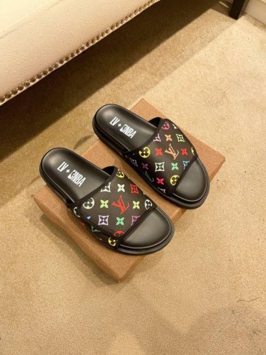 工厂P价 。 Louis V*路易威登高端精品 奢品拖鞋，1:1高端品质，休闲阳光宽松舒适型，最高版本高品质精品，经夏季必入哦！38-44
