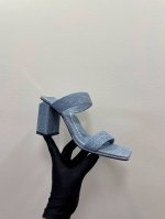 AlexanderWang 亚力山大王最新设计感～缺口粗跟凉鞋 众多网红同步举荐大王夏季压轴款 飒时尚风格，高雅气质，女王象征！ 原版包装配件 size 35-