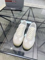 元 38-45 Prada 普拉达新款男士真皮运动鞋，市面最高版本 、欢迎任意对比！原版皮料质感极佳，超上档次！意大利进口胎羊网内里，可拆式垫！奢华用料、精细做