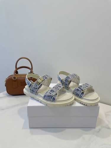 dior 迪奥25Ss 沙滩鞋 经典巴黎刺绣鞋面 颜色百搭 3Cm增高鞋底 火爆整个夏季 size 35-40原盒配备包装