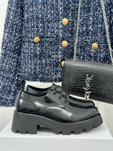 厂价 Celine｜赛琳24Ss早秋新品 系带小皮鞋 Go 材质： 面料采用进口小牛皮 内里采用水染牛皮 原版开模tpu大底 码数: 35-39 40定制