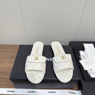 Chanel 香奈儿25C 新款 菱格书包扣平底拖鞋 顶级版本 春 夏天必入的凉拖系列 上脚超级美丽优雅 原版定制编制 材质鞋面 内里垫脚是丝绸羊皮 意大利进口
