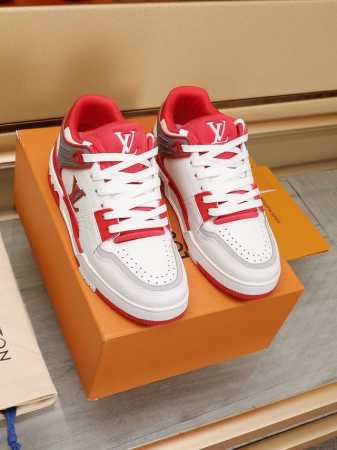 Lv Trainer中帮系列 独家实拍专柜同步上线纯原版本 1:1原鞋鞋开发，上脚非常舒适 做工精细 鞋面由意大利进口小牛皮拼接，侧边饰有品牌logo标志及签名 - 点击图像关闭