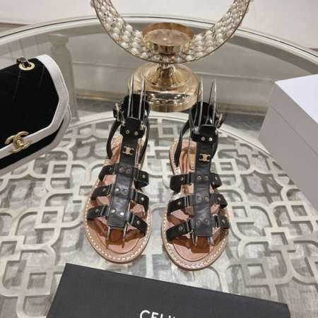 Celine春夏新款复古凯旋门时髦凉鞋 拖鞋，原版购入开发，依旧最高输出还原原版，铆钉的设计，给人一种更加高大上的感觉，我们始终坚持无原版不开发的理念，坚持只做 - 点击图像关闭