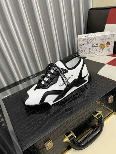 出厂价pp： Dolce&Gabbanadg男士运动休闲鞋。顶级专柜原单货。 原版进口牛皮 多种材质拼接设计进口牛皮内里 牛皮垫脚原版Tpr弹力大底。 Size