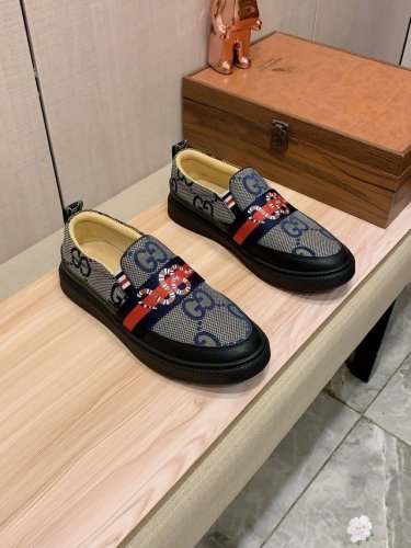 新款: 厂价 古奇Gucci* 最新爆款休闲鞋 顶端品牌 奢侈 代购 顶级 质量 鞋面選用进口透气牛皮搭配布材质透气羊皮垫脚 精细做工 原版个性时尚柔软橡膠耐磨