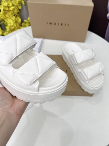 高品质出厂 Inuikii春夏季新款 懒人拖 采用进口绵羊皮鞋面，柔软亲肤，如同棉花般轻盈包裹双脚，带来极致的穿着体验，厚底设计，轻便时尚，脚感无敌舒适 鞋面：
